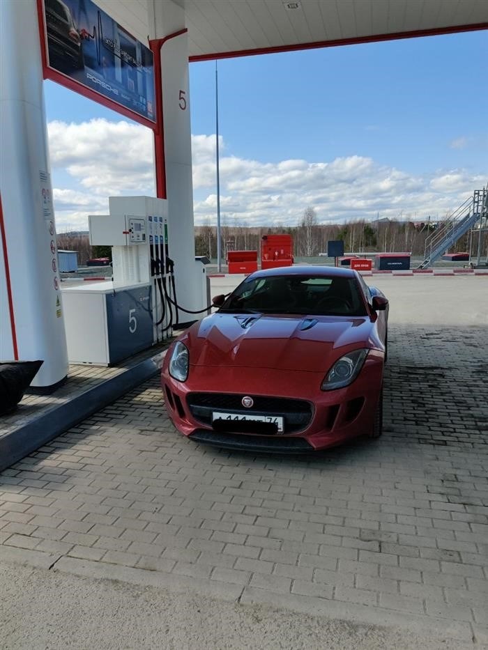 Фотографии, присутствующие в журнале Jaguar F-Type